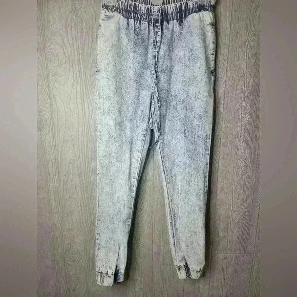 Acid Wash denim jogger with elastic waist band and drawl string. Size small - Picture 1 of 6